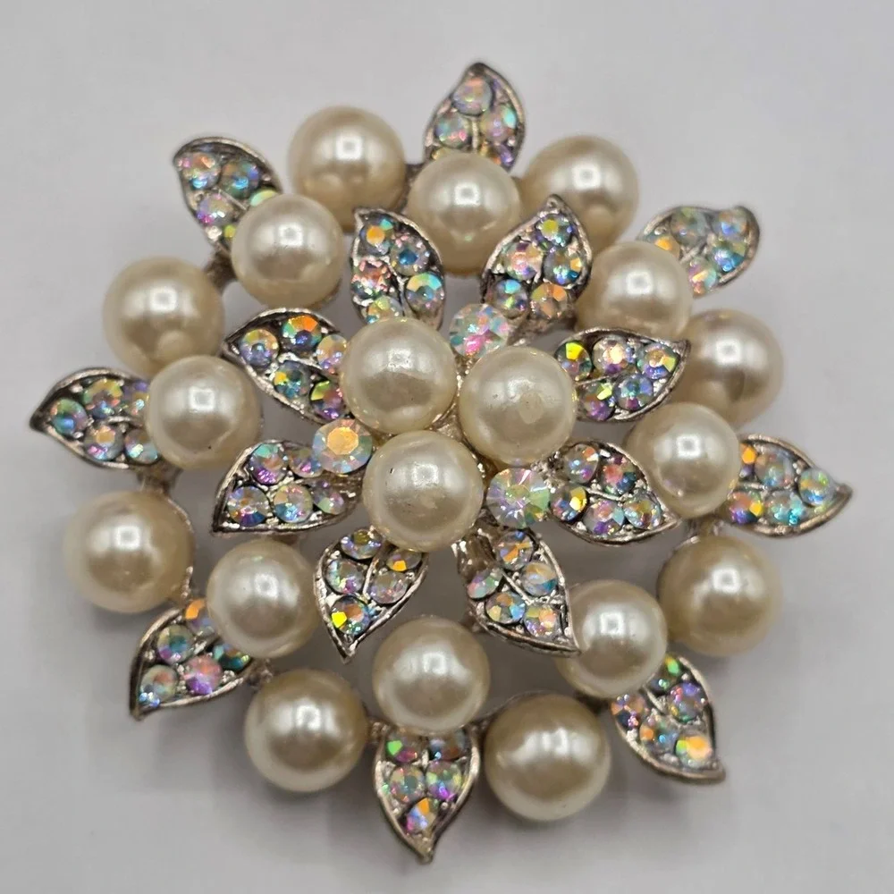 Stunning Faux Pearl Rhinestone Flower Brooch Pin Vintage Costume Jewelry‎ Silver